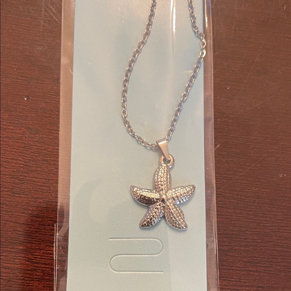 Mint Stainless Steel Silver Starfish Necklace nwt